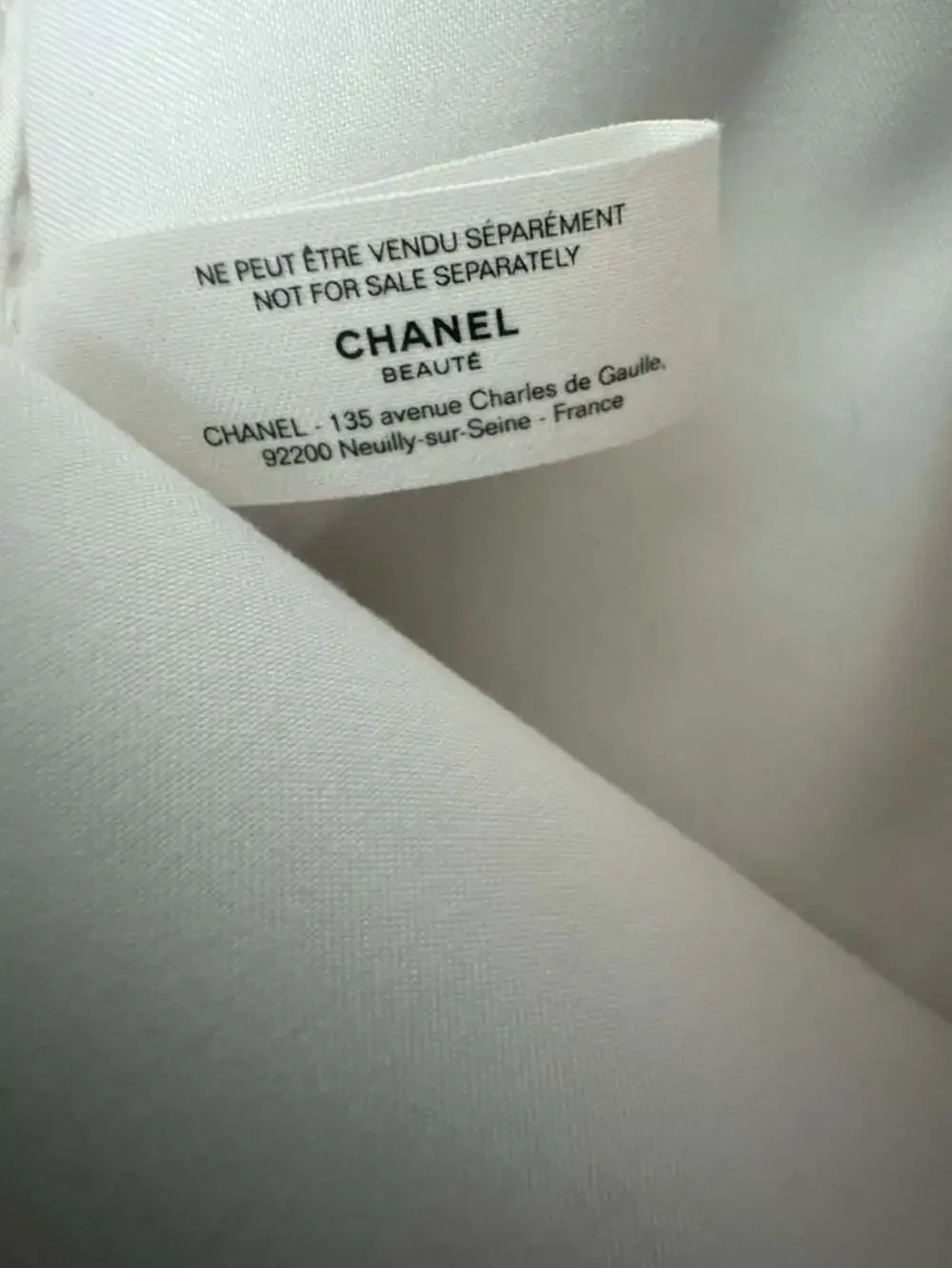 Chanel Beauté Holiday 2024 Limited Edition White Tweed Cosmetic Pouch